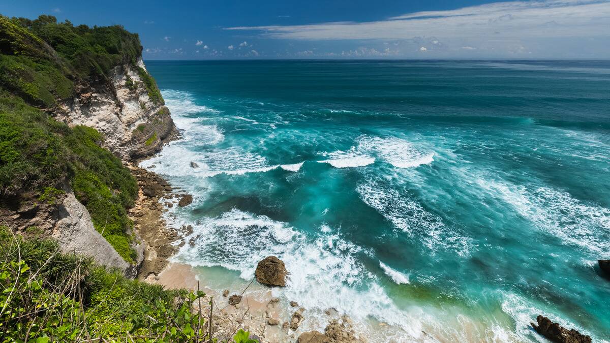 A view of the Indian Ocean off a cliffside.