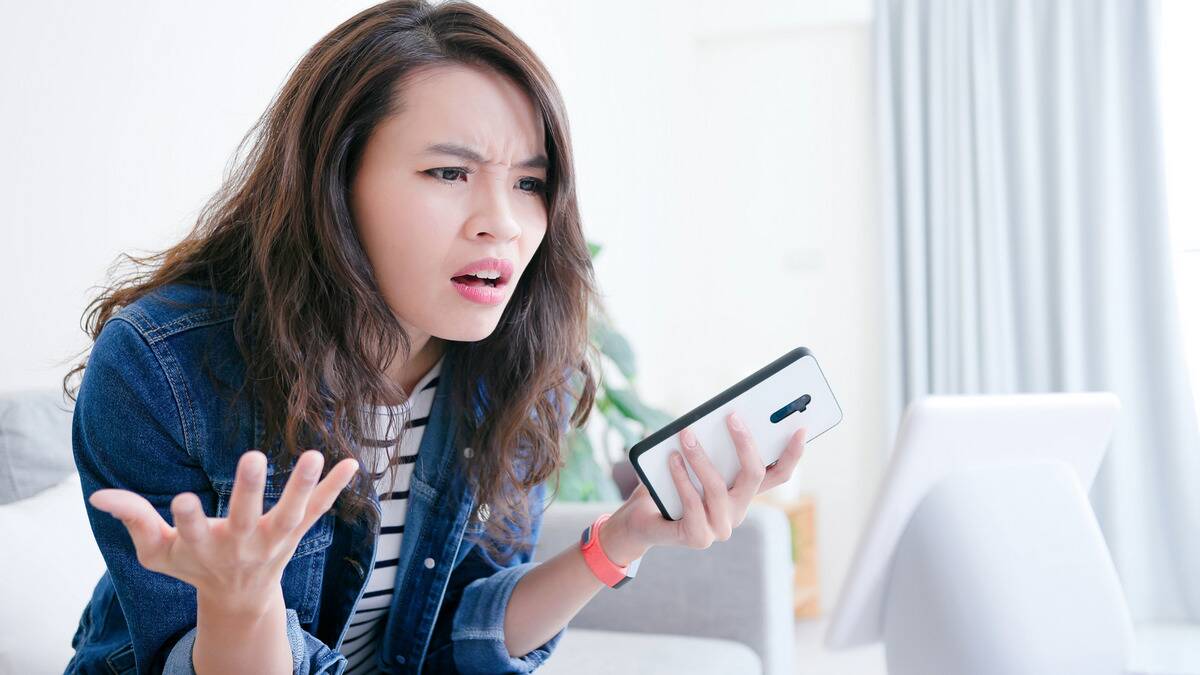 A woman looking forward, like she's watching something, with a shocked and frustrated expression.