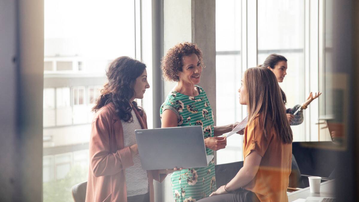 A group of women speaking to each other at a networking even.